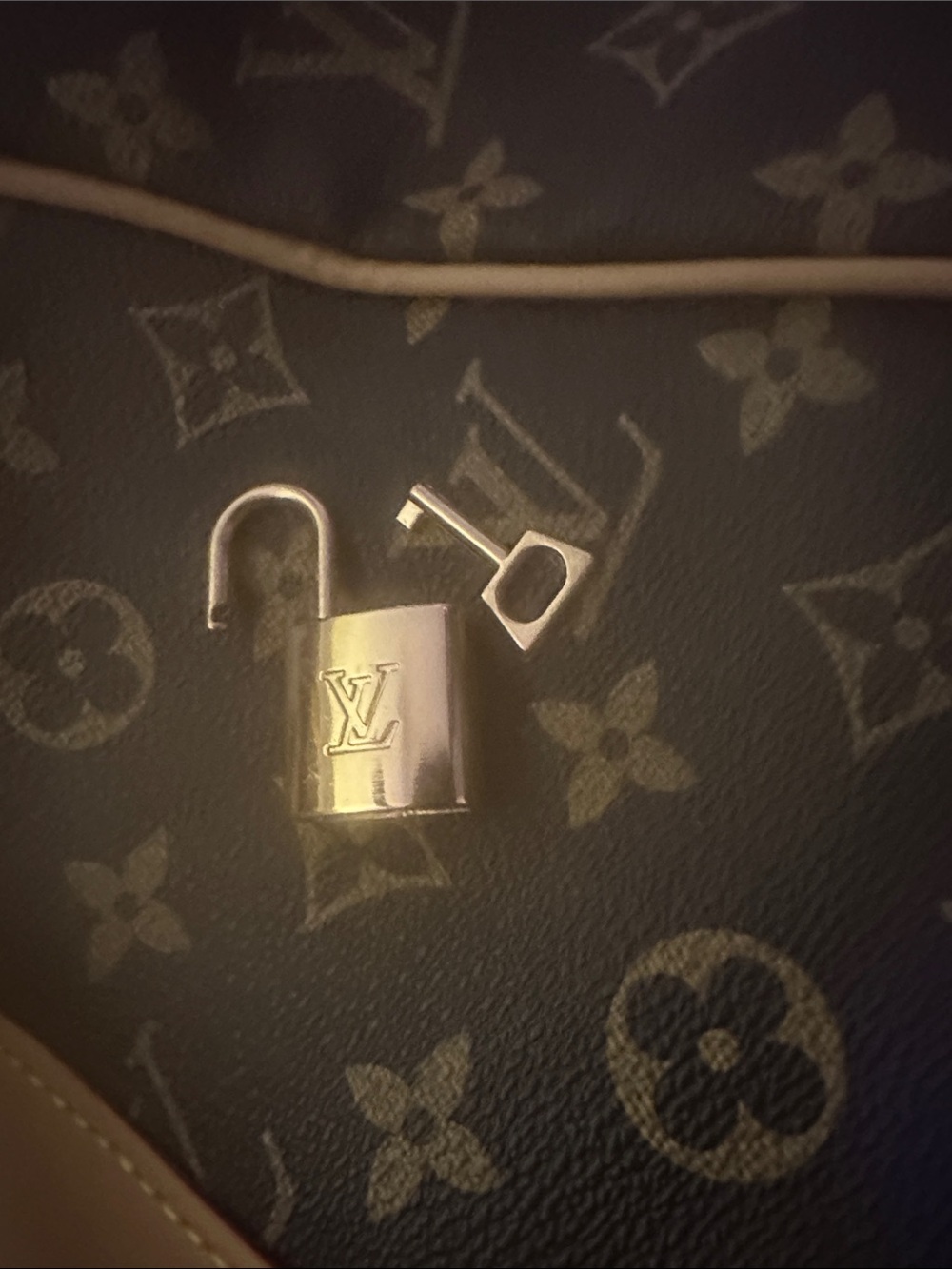 Louis Vuitton Brown Monogram Keepall 55 Bandelouliere Duffel w/Vachetta Trim - Picture 10 of 13